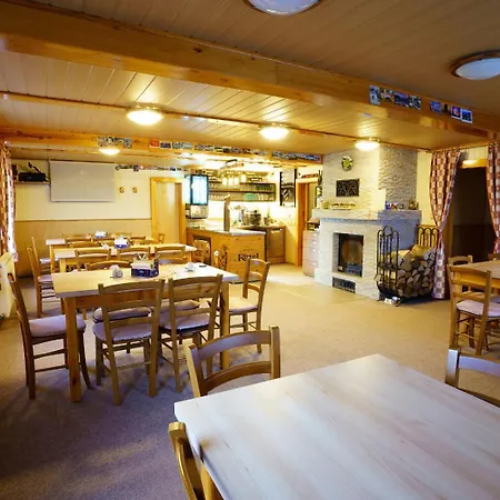 Chatova Osada Ostas Campsite Police nad Metuji